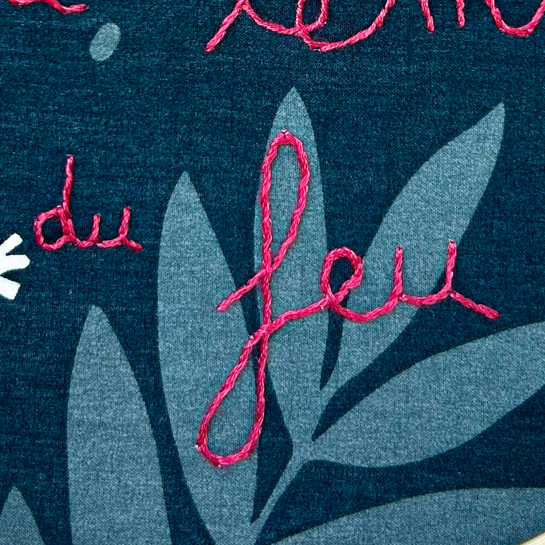 Déco brodée "Viendra le temps du feu"