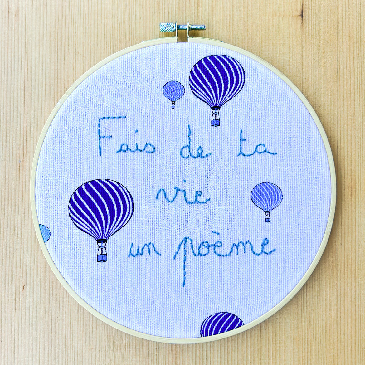 Déco brodée "Fais de ta vie un poème"