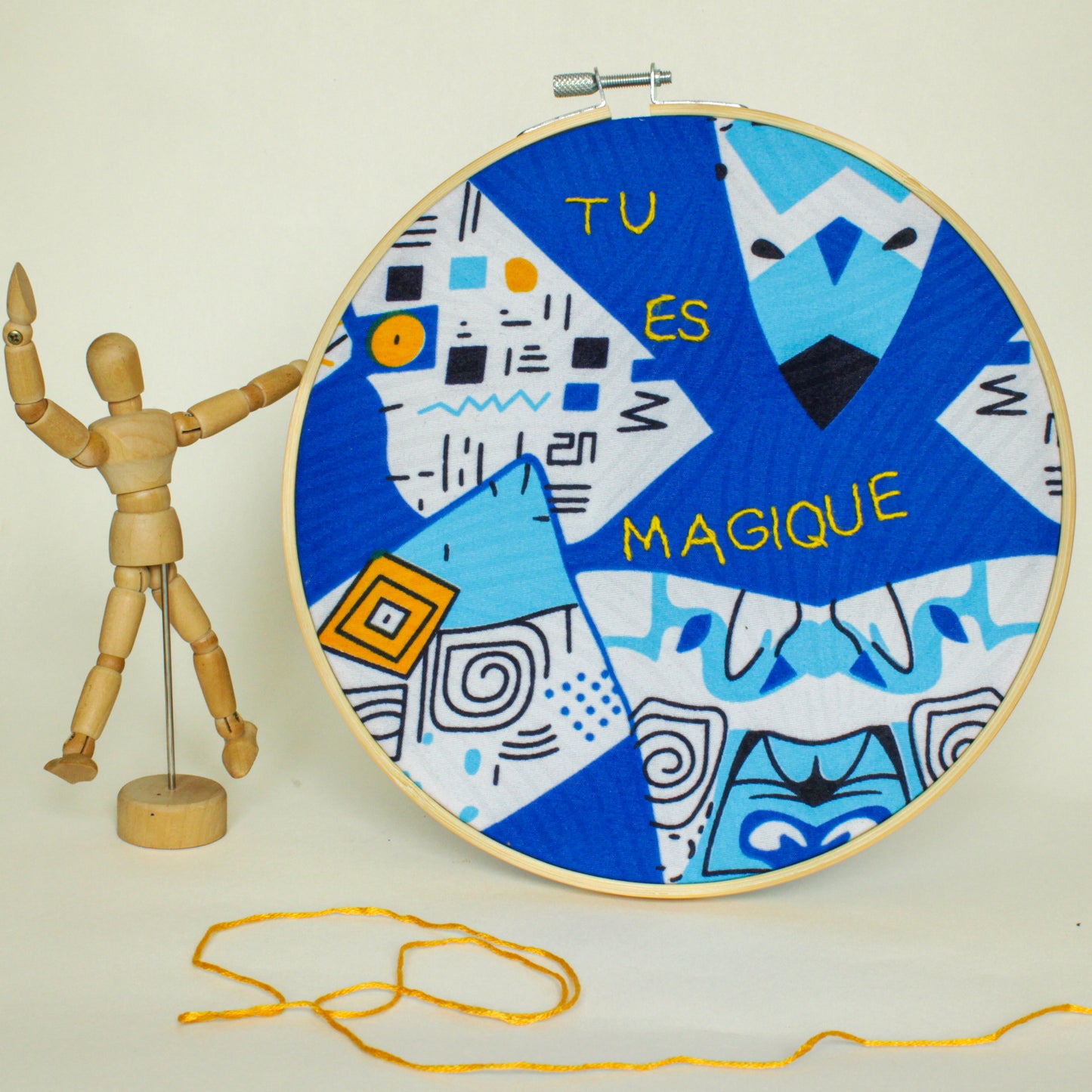 Déco brodée géométrique "Tu es magique"