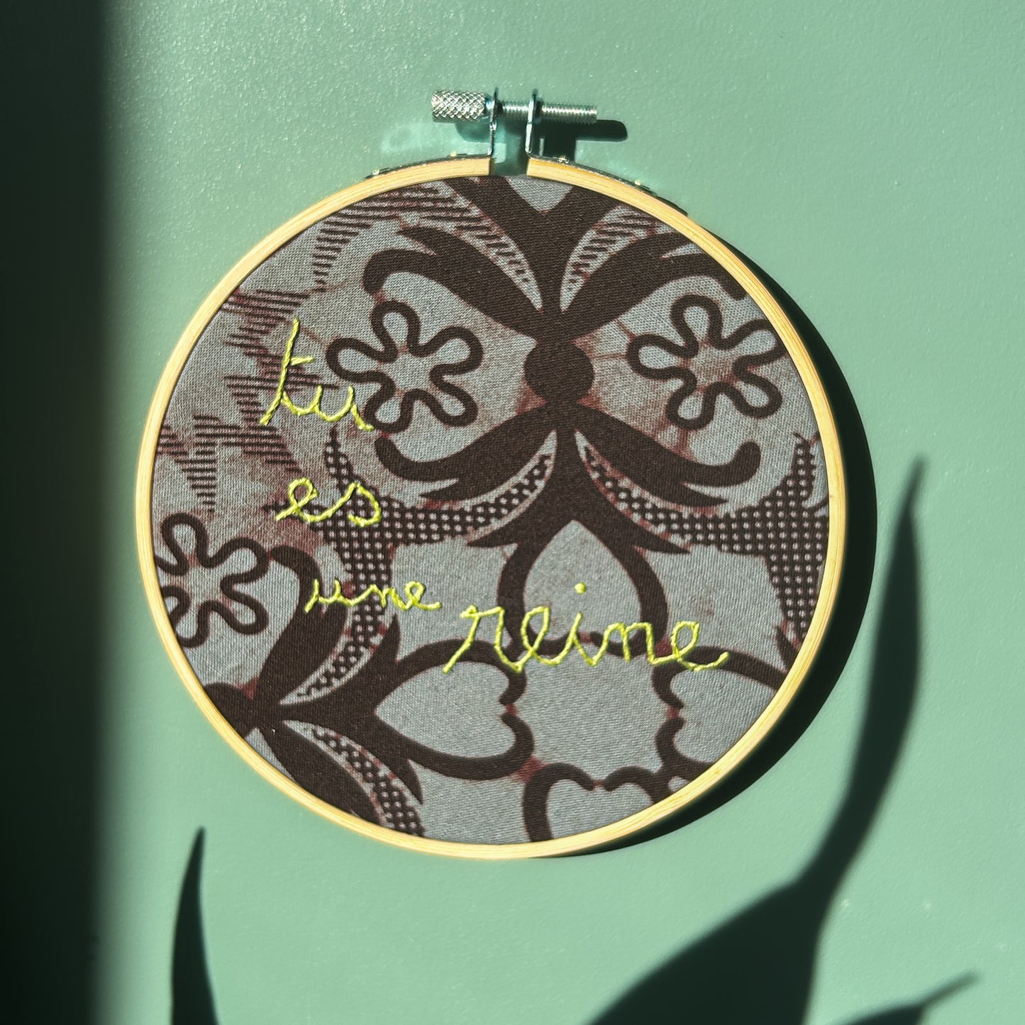 Petite Déco brodée " Tu es une reine" - wax à interprétation variable