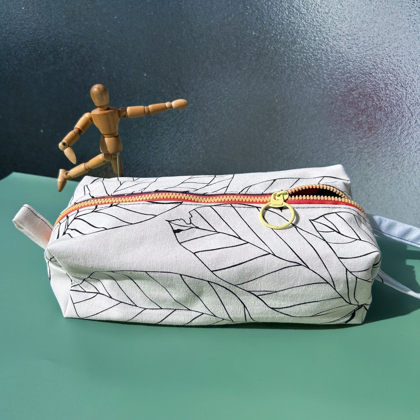 Trousse upcyclée feuille et encre - intérieur tissu enduit oiseaux