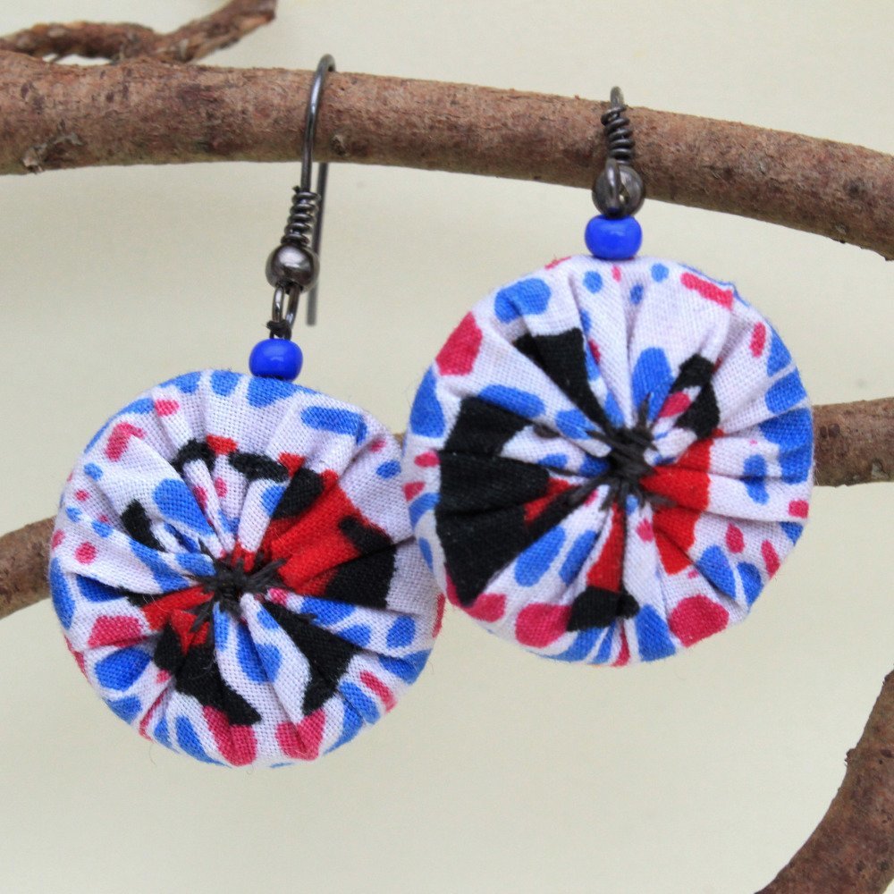 Petites boucles d'oreilles éclats de wax: rose bleu orange blanc
