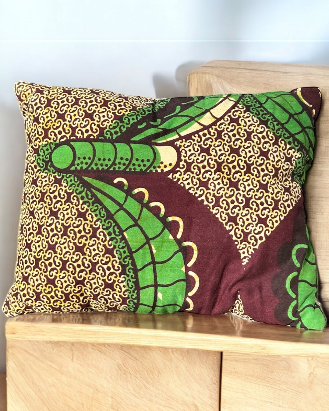 Petit coussin de voyage wax et upcycling d'écharpe