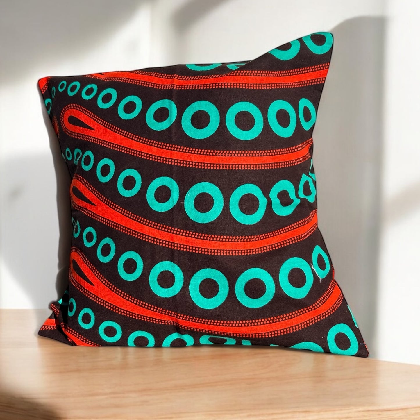 Housse de coussin portefeuille - wax "anneaux turquoises"