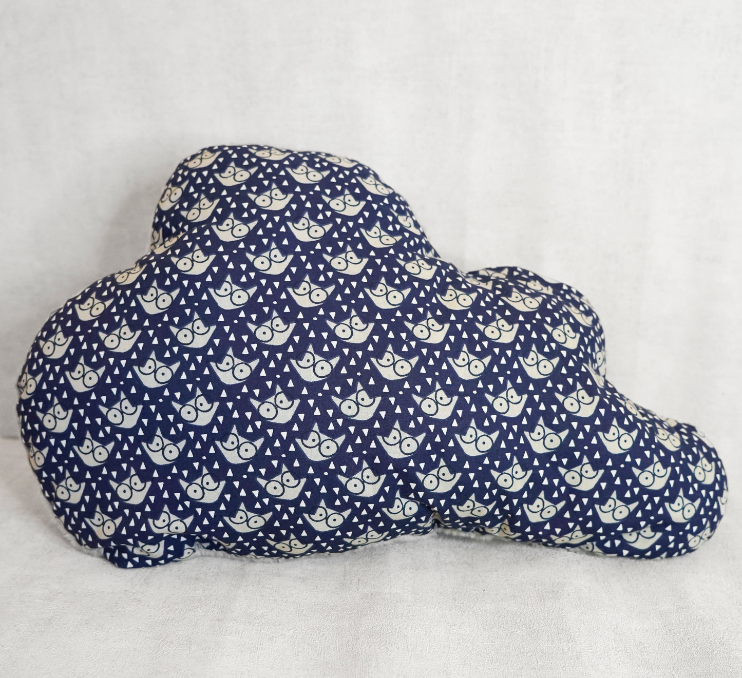 Coussin doux nuage "étrange animal"