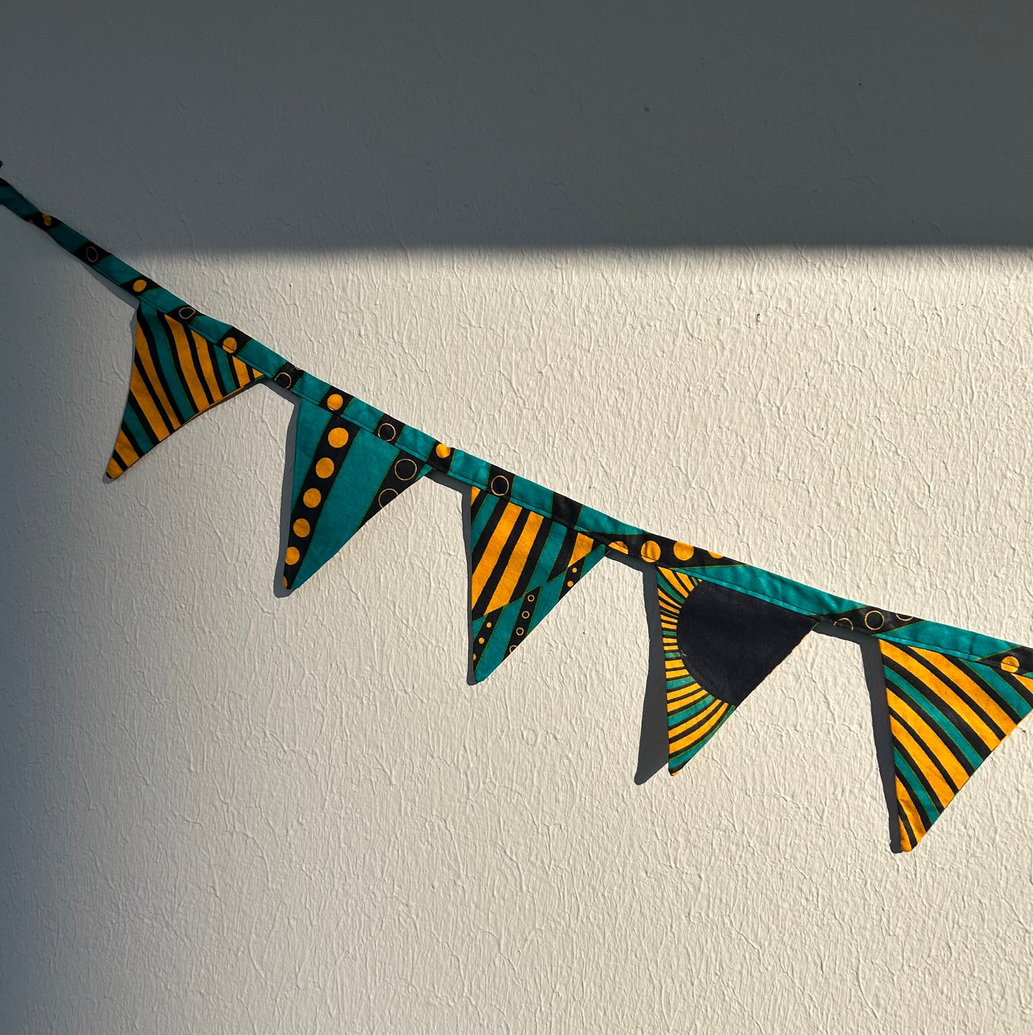 Guirlande de petits fanions "soleil vert"