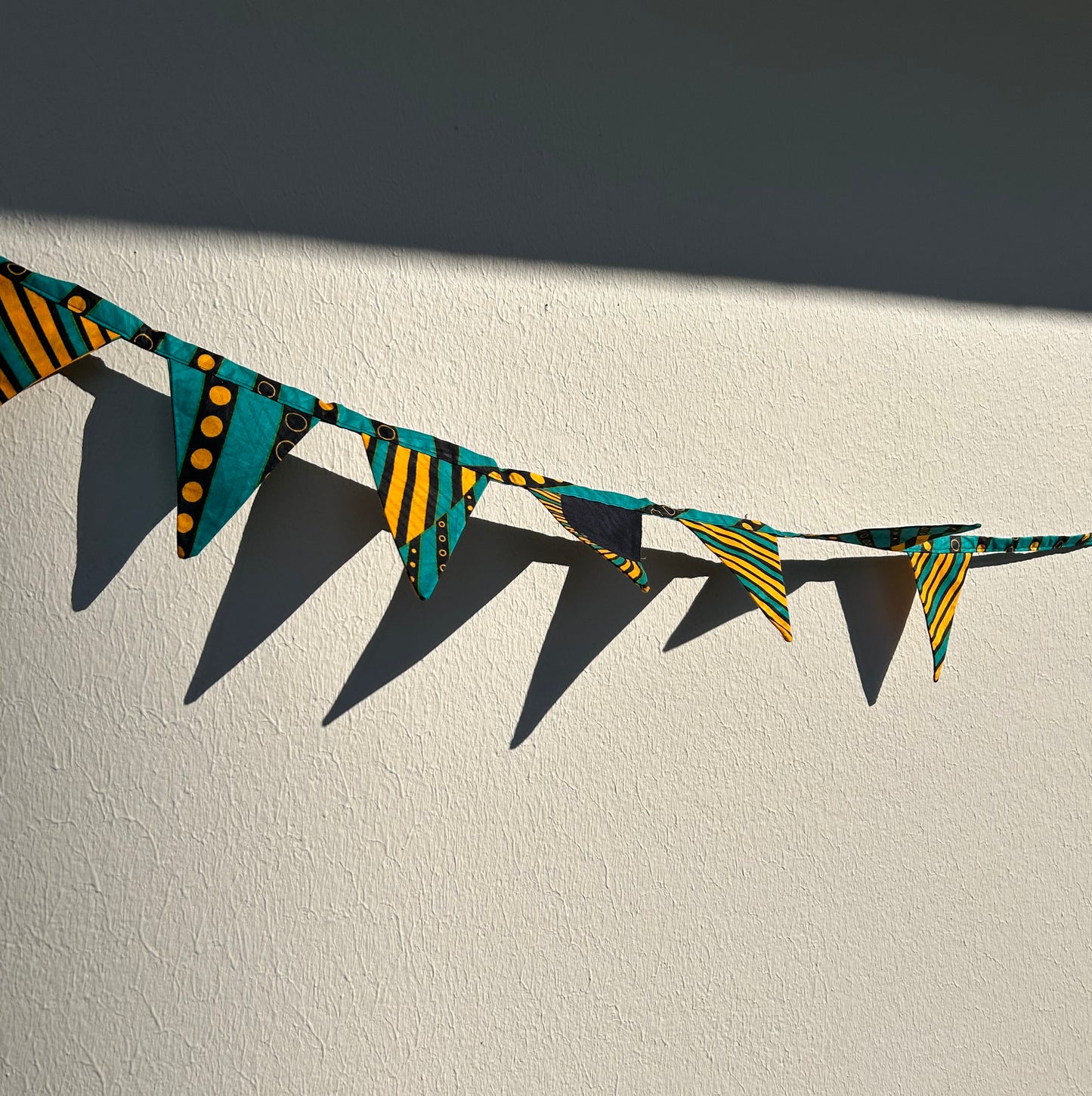 Guirlande de petits fanions "soleil vert"
