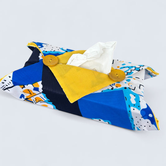 Housse pour boîte à mouchoirs upcylclée : wax artistico-géométrique