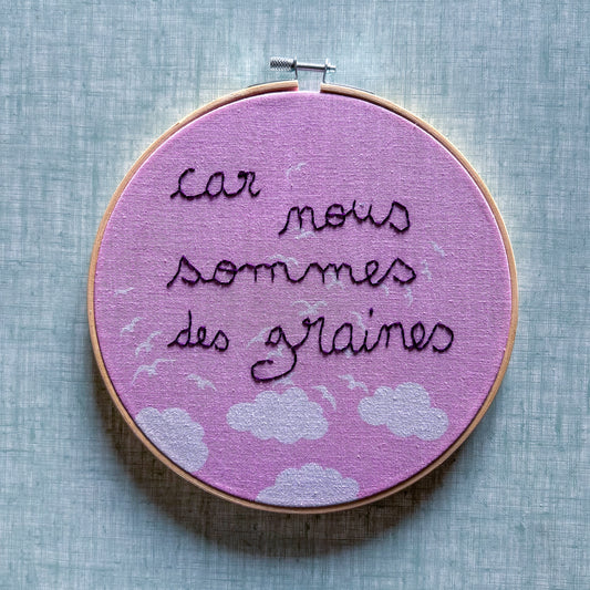Déco brodée "Car nous sommes des graines"