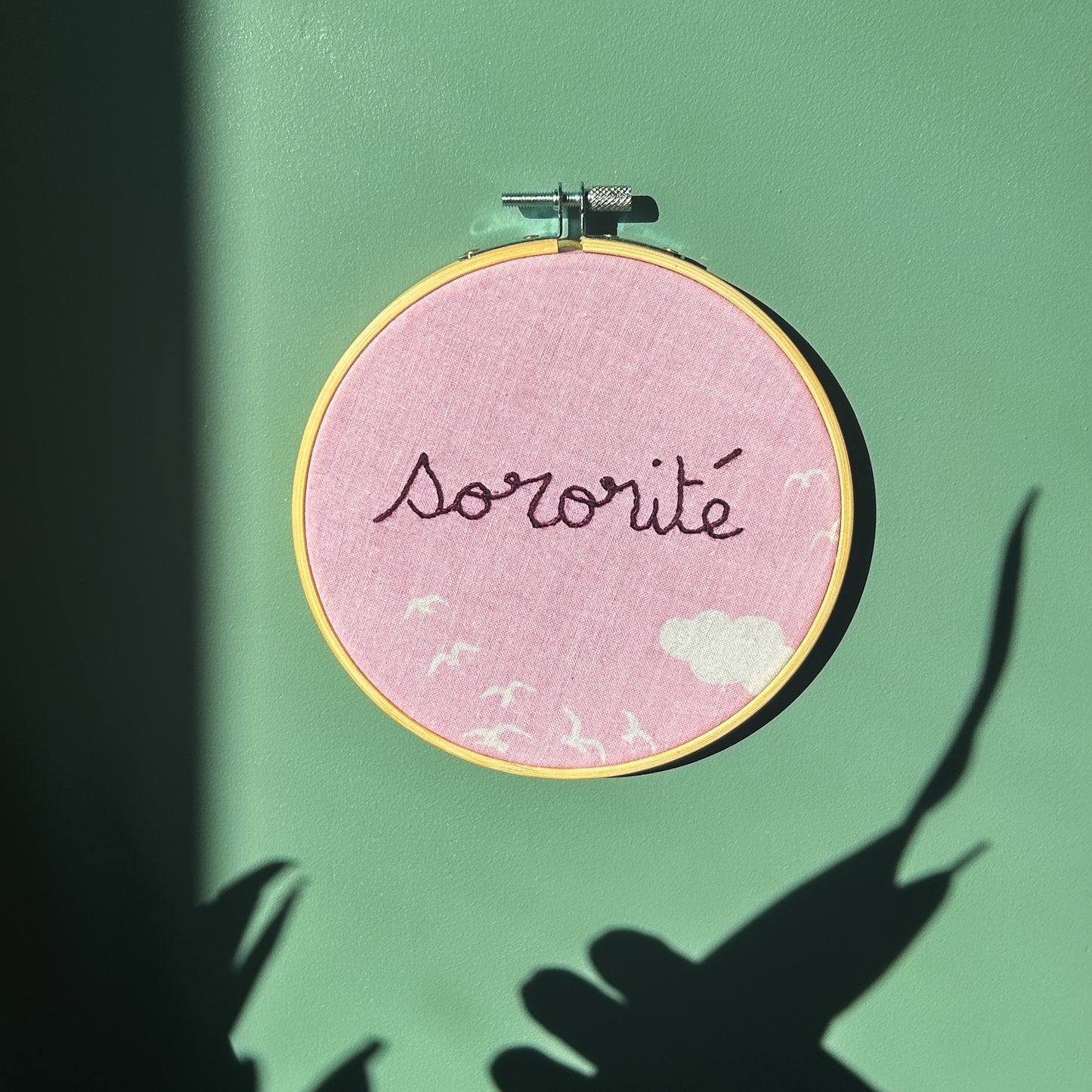 Petite Déco brodée " Sororité" - Drap nuages upcyclé
