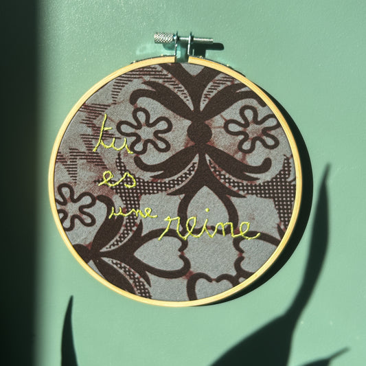 Petite Déco brodée " Tu es une reine" - wax à interprétation variable