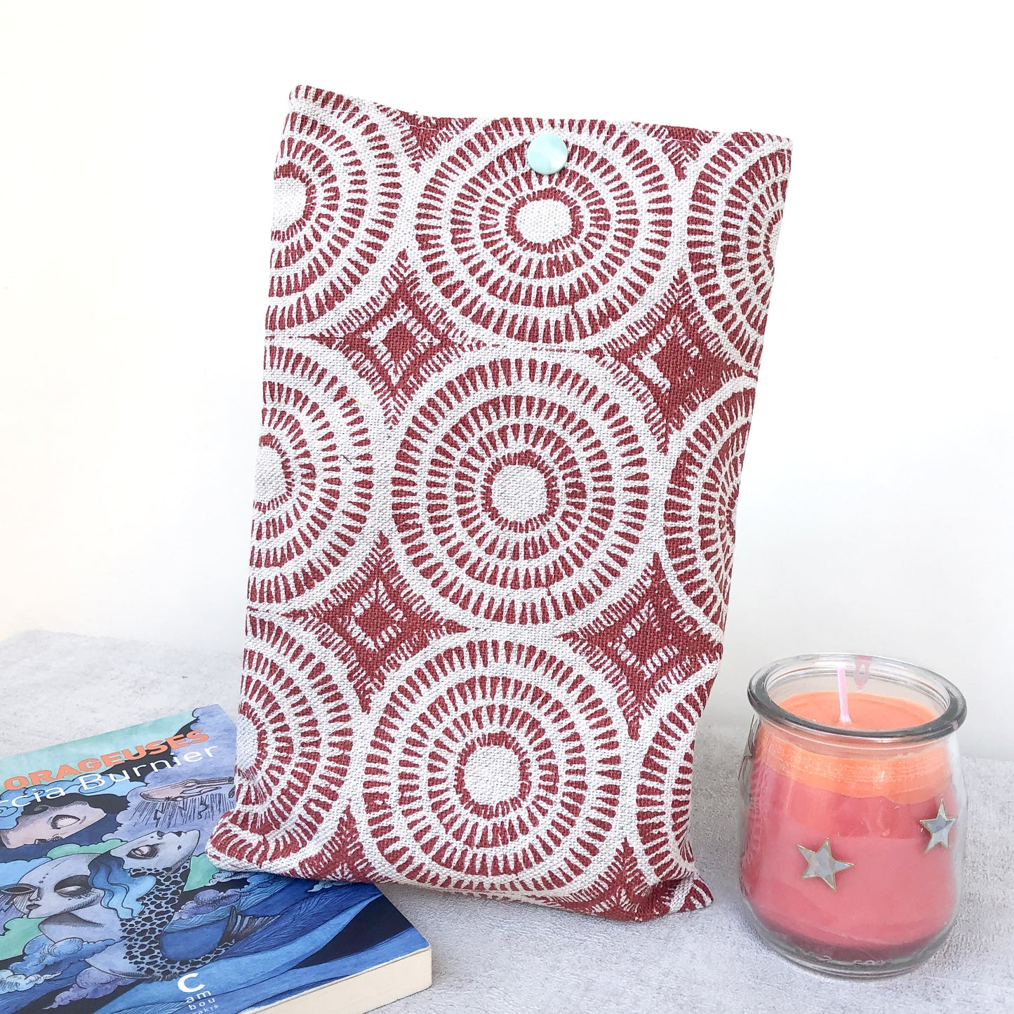 Pochette à livre de poche upcyclée -  géométrie bordeaux