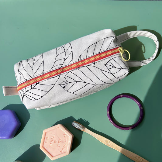 Trousse upcyclée feuille et encre - intérieur tissu enduit oiseaux