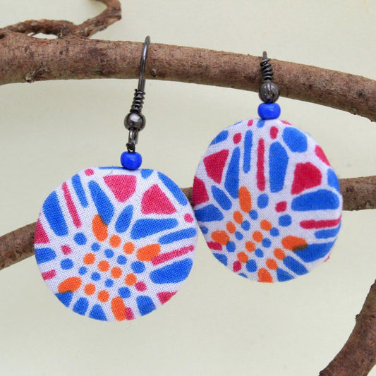 Petites boucles d'oreilles éclats de wax:   rose bleu orange blanc