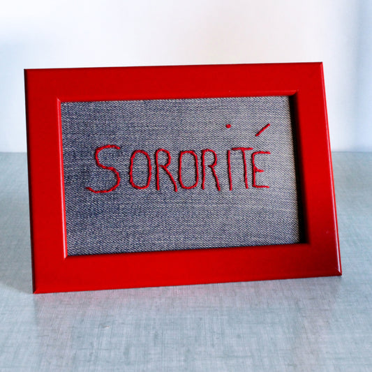 Cadre brodé rouge SORORITE