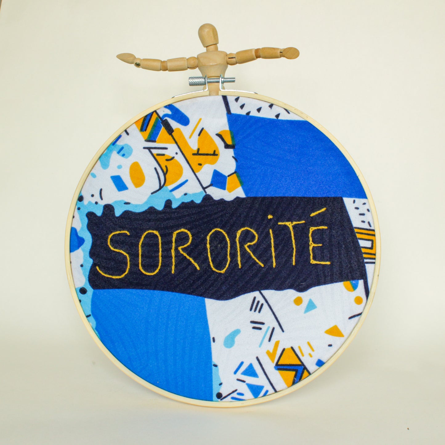 Cadre brodé géométrique "Sororité"