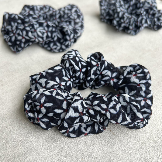 Chouchou fleuri noir et blanc