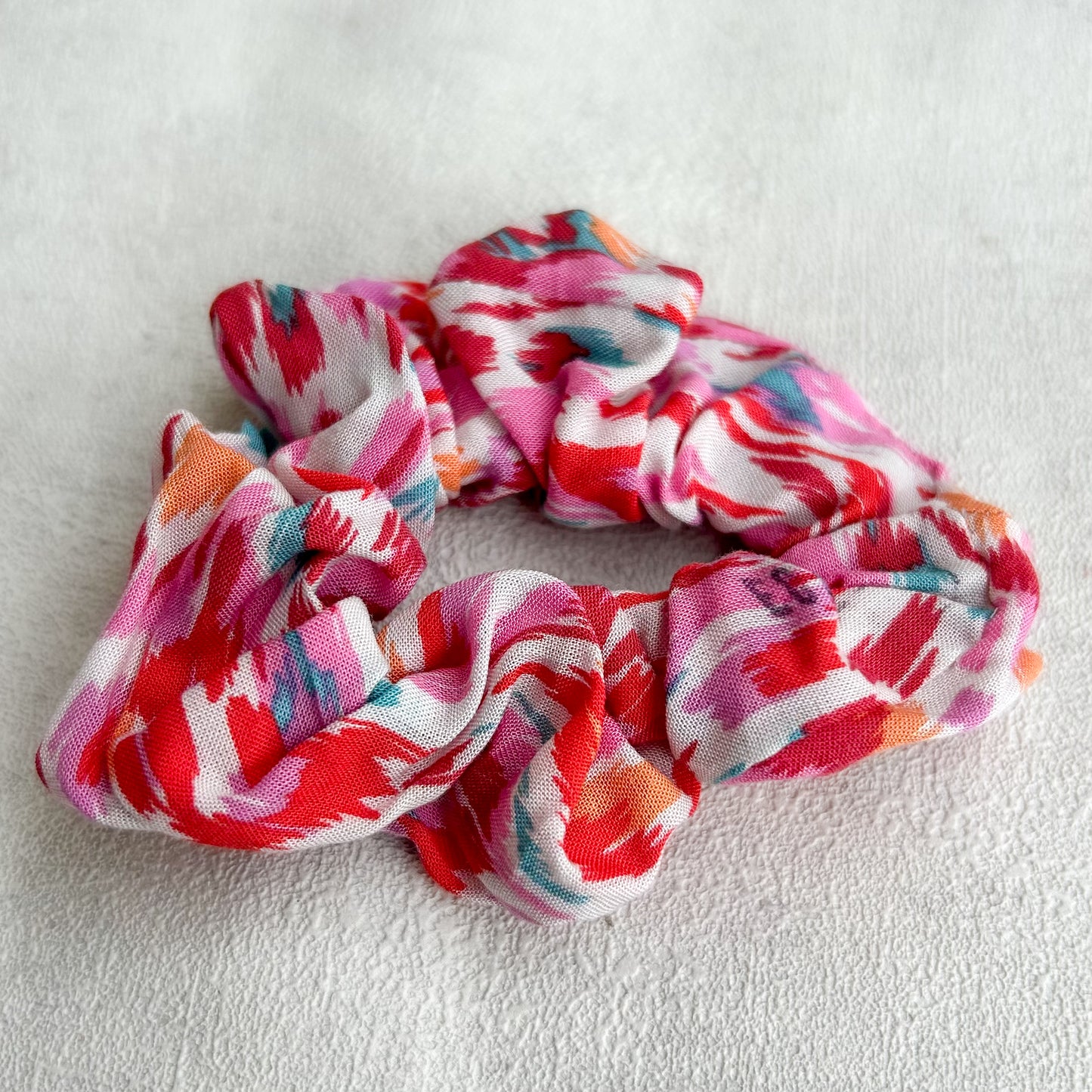 Chouchou "Traces de peintures roses"