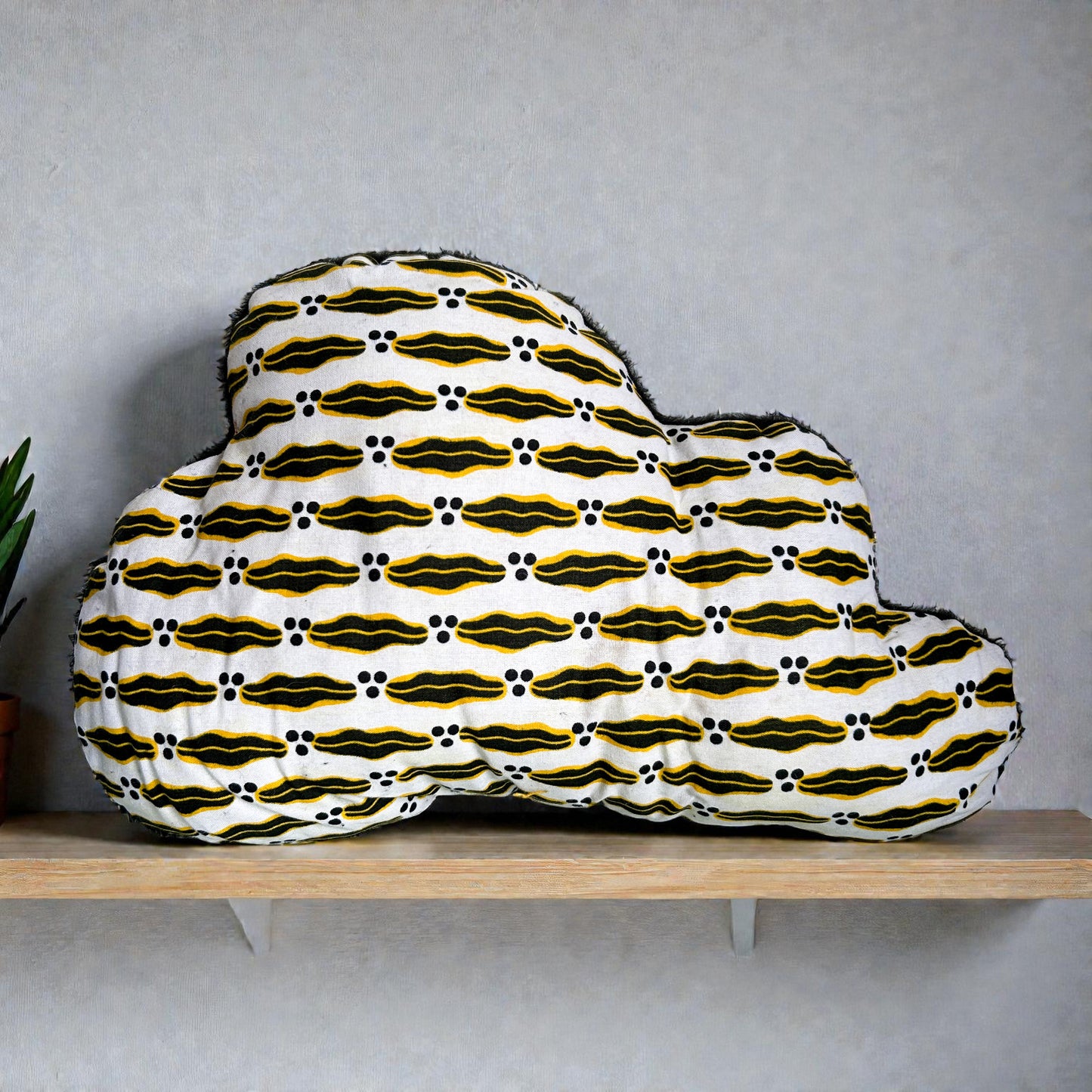 Coussin doux nuage motus et bouche cousue