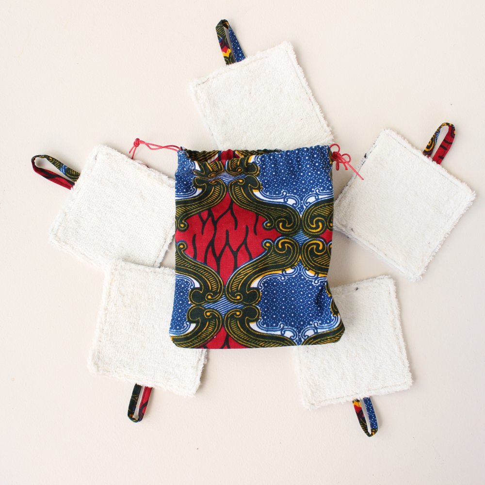 Lingettes lavables wax et bambou et leur pochette de voyage
