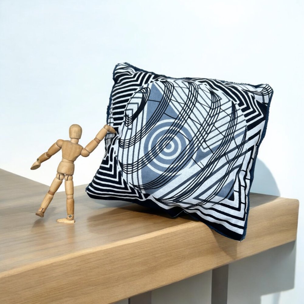 Petit coussin de voyage hypnotique